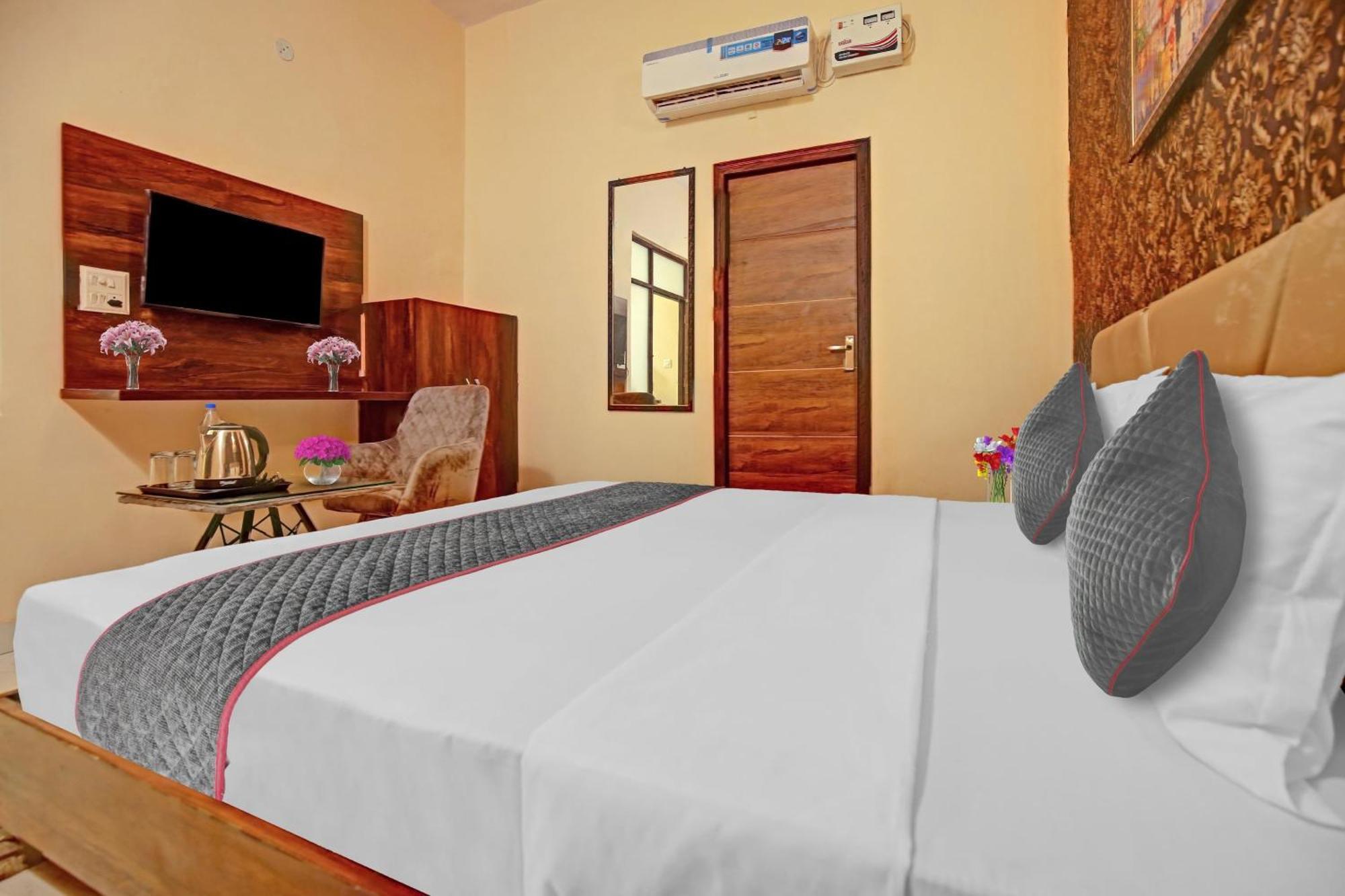 Townhouse Sky Hotel Ludhiana Exterior photo